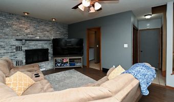 508 Rosemary Ln, Anamosa, IA 52205