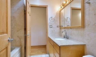 2360 N Drury Ln, Arlington Heights, IL 60004