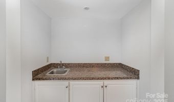 7925 Charter Oak Ln, Charlotte, NC 28226