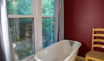 66 Weaver St, Baxley, GA 31513