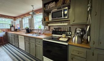 7 Howard Siding Ln, Abbot, ME 04406