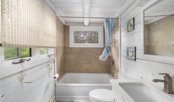 4 Ottawa Trl, Narragansett, RI 02882