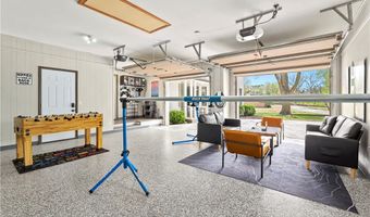 1300 Quail Run Cir, Bentonville, AR 72712