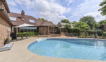 1521 Secretariat Ln, Indianapolis, IN 46217