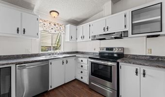 26600 S Grandview Dr, Congress, AZ 85332