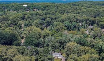 11 Lyon Rd, Middletown, NJ 07748