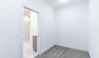 2217 Golfview Dr, Auburn, IN 46706