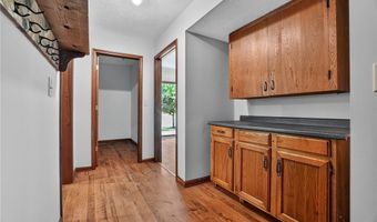 12757 Chamberlain Rd, Aurora, OH 44202