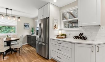 6927 FERN Ln, Annandale, VA 22003