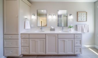 8 Shipmasters Cove Rd, Belfast, ME 04915