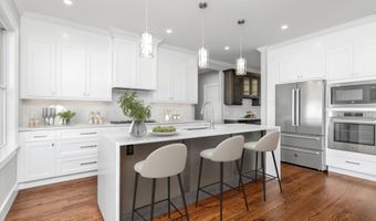 109 Greenway, Albertson, NY 11507