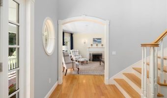 4 Brookfield Ct, East Greenwich, RI 02818