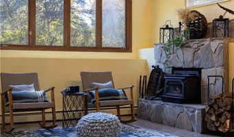 8 Robin Dr, North Kingstown, RI 02852