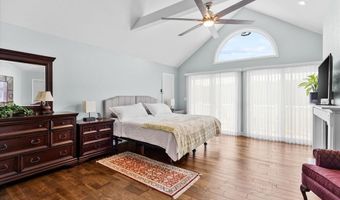 18 Woodland Hills Ct, Alton, IL 62002
