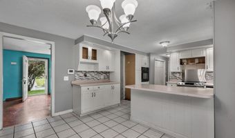 2 Sequoia Dr, Cromwell, CT 06416