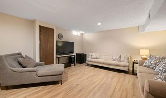 5635 E 39th St N, Bel Aire, KS 67220