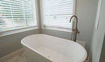 605 Plantation Dr, Adel, GA 31620
