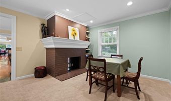 21 Meadowbrook Country Club Est, Ballwin, MO 63011
