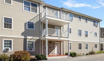 231 Maple Ave 204, Newport, RI 02840