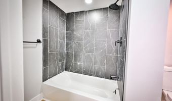 233 S CHAPEL St, Baltimore, MD 21231