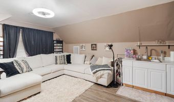 1317 Cable Ave, Beachwood, NJ 08722
