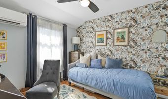 2422 S OAKLAND St, Arlington, VA 22206