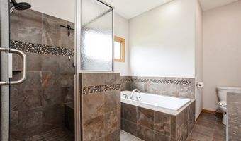 8091 NE 30th Pl, Altoona, IA 50009