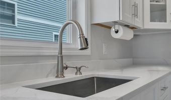 28 Ashley St, Cranston, RI 02920