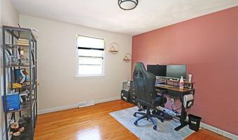 62 Valleybrook Dr, East Providence, RI 02914