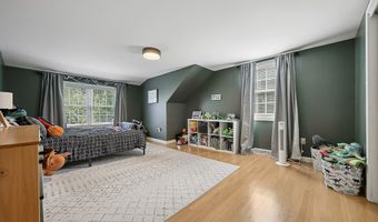 1527 Glenking Ln, Alliance, OH 44601