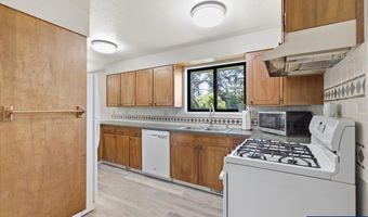 2832 Oak Grove Dr NW, Albany, OR 97321