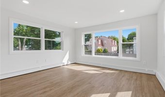 25 Stoneham St, Cranston, RI 02920