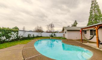 920 N 10th St, Central Point, OR 97502