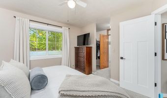 208 W Chapelwood Dr, Brandon, SD 57005