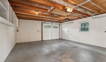 327 Oakwood Dr, Antioch, IL 60002