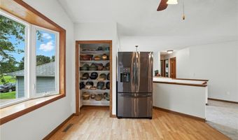 15913 Garrett Dr, Apple Valley, MN 55124