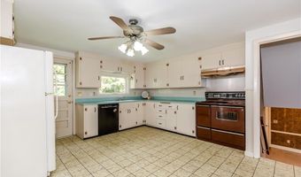 22 Whitewood Dr, Cranston, RI 02920