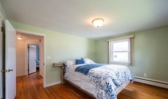 122 Belvedere Dr, Cranston, RI 02920