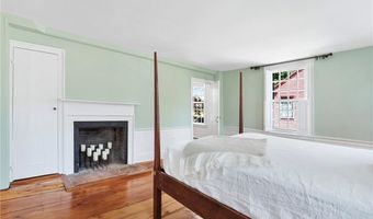 42 Second St, Newport, RI 02840