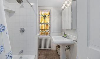 30 Bull St, Newport, RI 02840