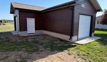 1524 Beechwood Dr, Aurora, NE 68818