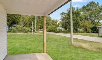 21 E Cofield St, Aurora, MO 65605