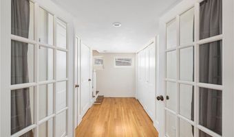 26 Narragansett Ave, Newport, RI 02840