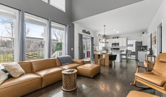 33 Fox Point Ct NE, Ada, MI 49301