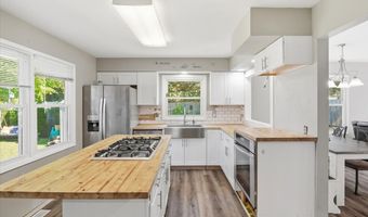 554 Longview Dr, Antioch, IL 60002