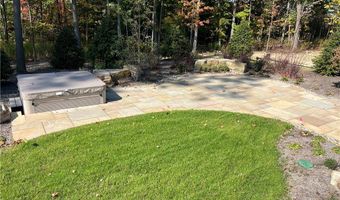 825 Club Dr W, Aurora, OH 44202