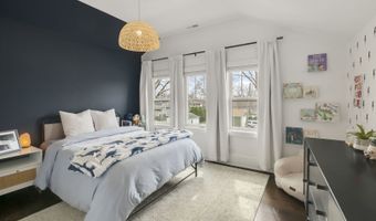 903 N Vail Ave, Arlington Heights, IL 60004