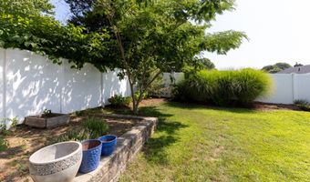 31 Merrill Rd, Clinton, CT 06413