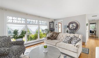 17 Lee St, Cranston, RI 02920
