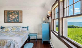 8 Taylor's Ln N, Little Compton, RI 02837